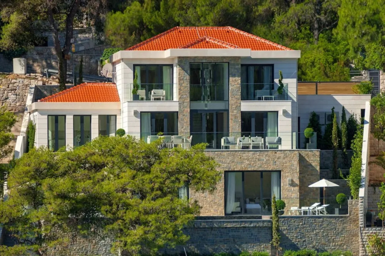 Luxury Villa Silent with Infinity Pool