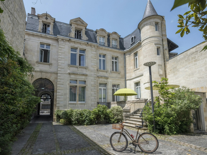 Yndo Hotel